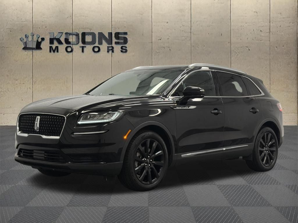 2022 Lincoln Nautilus Reserve in Infinite Black Metallic Clearcoat — front three-quarter view
