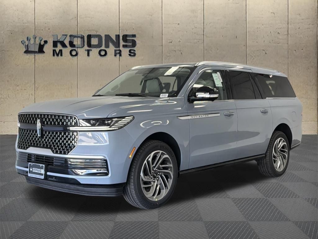 2026 Lincoln Navigator Reserve in Gray Mist Metallic Tri-Coat — front three-quarter view