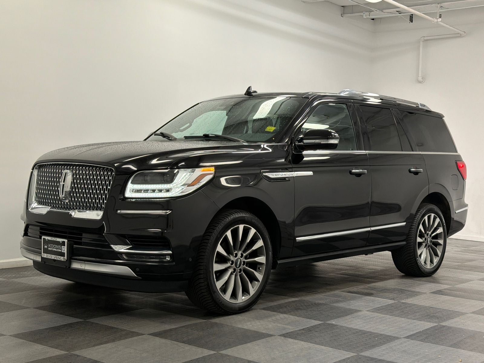 2020 Lincoln Navigator Reserve in Infinite Black — front three-quarter view
