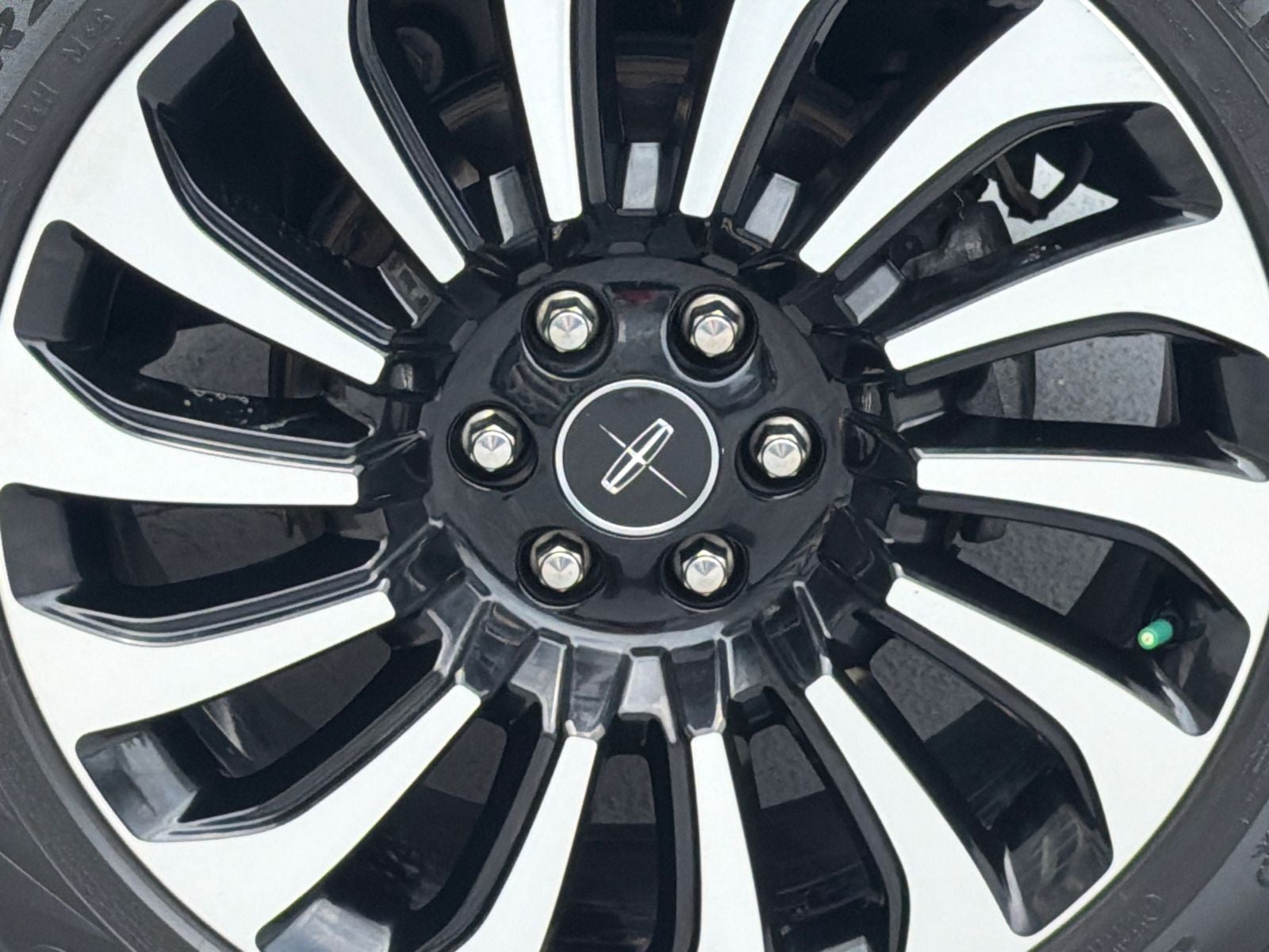 2022 Lincoln Navigator — detail view